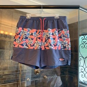 Mens large mens vineyard vines  swim trunks - great used condition -